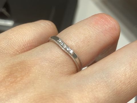 【エクセルコダイヤモンド(EXELCO DIAMOND)の口コミ】 内甲丸で指輪のつけ心地が良く、普段指輪を付けない私でも違和感無くつけ…