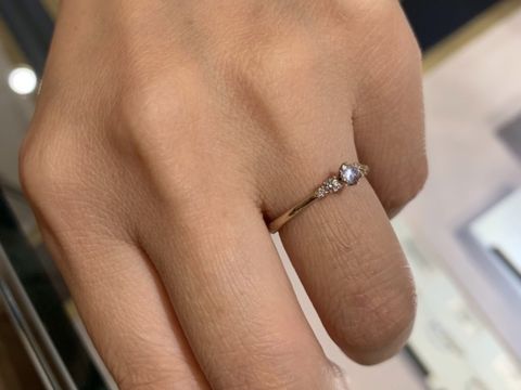 【SIENAROSE(シエナロゼ)の口コミ】 こちらはつけた瞬間に本当にかわいくてテンションが上がりました。プリン…