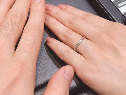 【ラザール ダイヤモンド(LAZARE DIAMOND)の口コミ】 相手側からみても、自分からみても、ダイヤモンドが見えるデザインでとて…