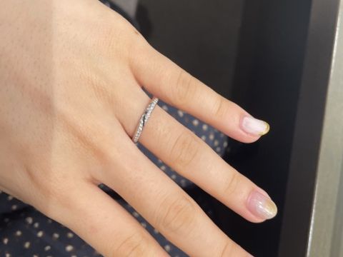 【アイプリモ(I-PRIMO)の口コミ】 細いリングにダイヤがいっしゅう、いっぱい入っており、とってもキラキラ…