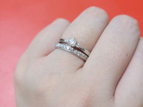 【4℃ BRIDAL(ヨンドシーブライダル)の口コミ】 旦那さん（当時の彼氏さん）からプロポーズの時に頂きました。百貨店に探…