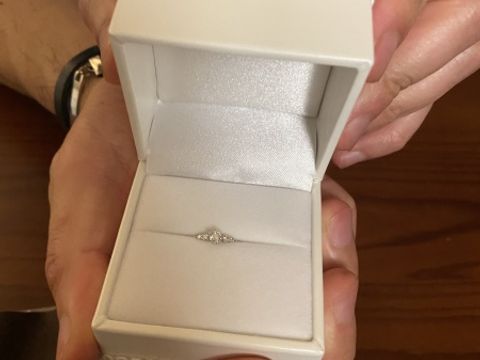 【LEGAN(レガン)の口コミ】 プラチナ、V字、真ん中のダイヤの両側にメレダイヤが2石入ったもの、細身…