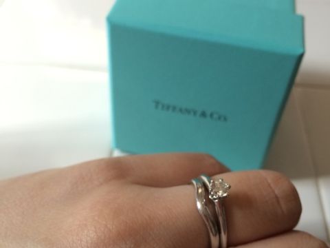 【ティファニー(Tiffany & Co.)の口コミ】 ハーモニーと迷いましたが、私のムチムチした手にはセッティングの方がし…