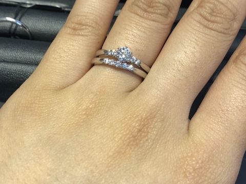 【エクセルコダイヤモンド(EXELCO DIAMOND)の口コミ】 ダイヤが爪でとまっているため、他とは違う輝きがありました。ダイヤのラ…