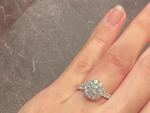 【グラフ(GRAFF)の口コミ】 デザイン、輝き、お店の雰囲気、店員さんのイメージで決めました。一生付…