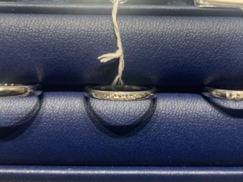 【ラザール ダイヤモンド(LAZARE DIAMOND)の口コミ】 デザインについては、シンプルかつストレートのプラチナ製の指輪を長らく…