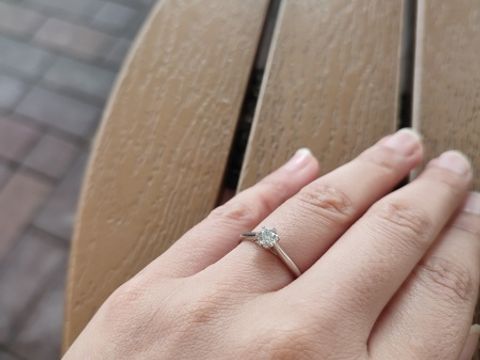 【銀座ダイヤモンドシライシの口コミ】 プロポーズのときに貰った、スマイルプロポーズリングがとても気に入って…