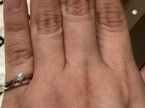 【俄(にわか)の口コミ】 シンプルな指輪が好みだと伝えると、ハナユキをお勧めされました。
大粒な…