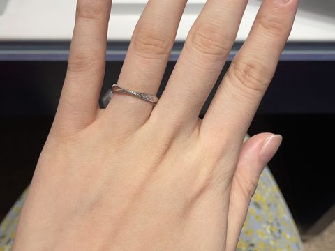 【銀座ダイヤモンドシライシの口コミ】 デザインがとにかく豊富で、メレダイヤの個数や指輪の太さや厚みなど希望…