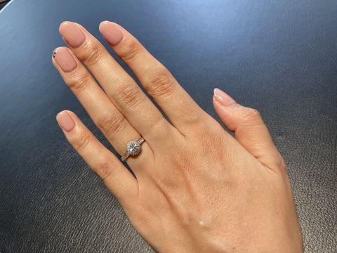 【ヴァン クリーフ＆アーペル(Van Cleef & Arpels)の口コミ】 ※指輪のテイスト、デザイン、素材について

ヴァンクリーフは可愛いデザイ…