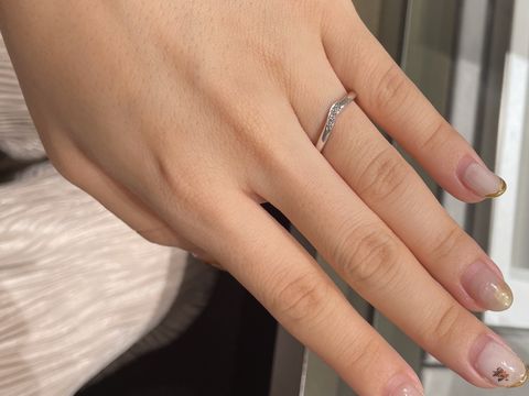 【アイプリモ(I-PRIMO)の口コミ】 指輪のデザインが好きで、アイプリモさんに決めました。細いリングにダイ…