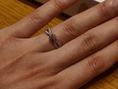 【ブシュロン(BOUCHERON)の口コミ】 アームの部分が特徴的だと思います。似た価格帯のいろいろなブランドさん…