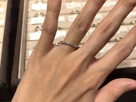【ケイウノ ブライダル(K.UNO BRIDAL)の口コミ】 エタニティーリングを探していたため、既にあるデザインの中では少ない印…