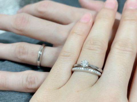 【ラザール ダイヤモンド(LAZARE DIAMOND)の口コミ】 シンプルで細めのデザイン。先に購入していた婚約指輪と重ね付けすること…