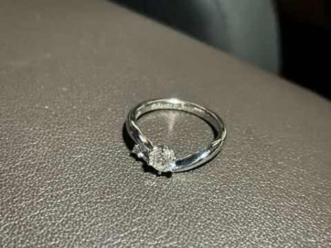 【アイプリモ(I-PRIMO)の口コミ】 「パーフェクトプロポーズリング」で購入しました。
サプライズで婚約指輪…