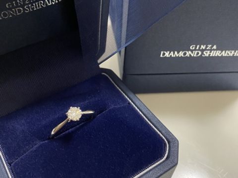 【銀座ダイヤモンドシライシの口コミ】 プラチナのソリティアであること、普段のデートでもつけられるデザイン(爪…