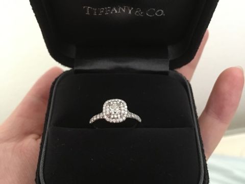 【ティファニー(Tiffany & Co.)の口コミ】 昔から一粒ダイヤではなくデザインのある婚約指輪がいいなと思っていまし…