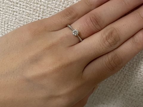 【BIJOUPIKO(ビジュピコ)の口コミ】 素材はパラジウムで、ダイヤの輝きと指輪のデザインが好みだったので試着…
