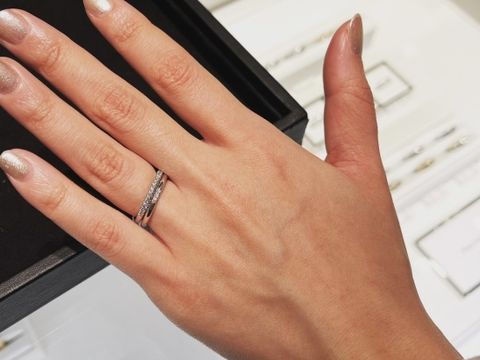 【ティファニー(Tiffany & Co.)の口コミ】 エタニティリングはダイヤの大きさがたくさんありますが、こちらは小さな…