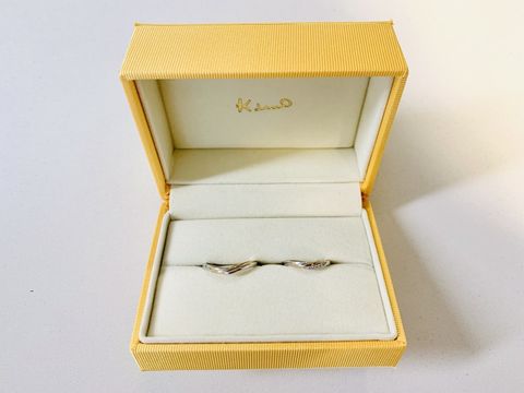 【ケイウノ ブライダル(K.UNO BRIDAL)の口コミ】 素材はプラチナ、ストレートラインの指輪を探していましたが、お店で「ル…