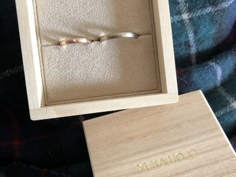 【YUKA HOJO(ユカホウジョウ)の口コミ】 ザ結婚指輪という感じのデザインのものは嫌で、マットなデザインのものを…