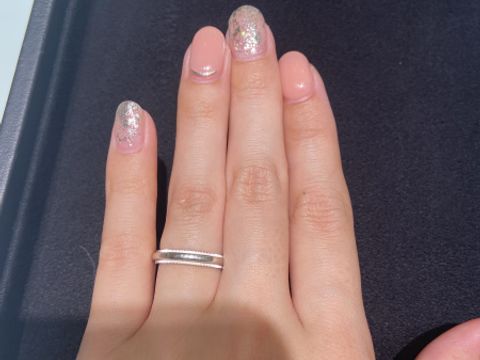 【ティファニー(Tiffany & Co.)の口コミ】 プラチナ素材のミル打ちデザインで、男性と全く同じデザインというところ…