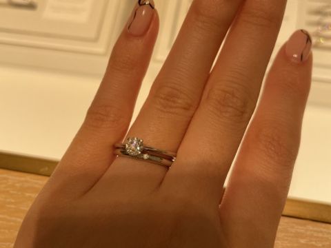 【ティファニー(Tiffany & Co.)の口コミ】 指が細いため、アームが細いリングを探していました。他ブランドと比較し…