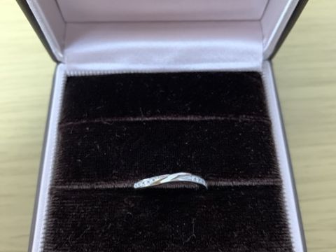 【アイプリモ(I-PRIMO)の口コミ】 婚約指輪と重ね付けできるものがよくて探していました。婚約指輪のダイヤ…