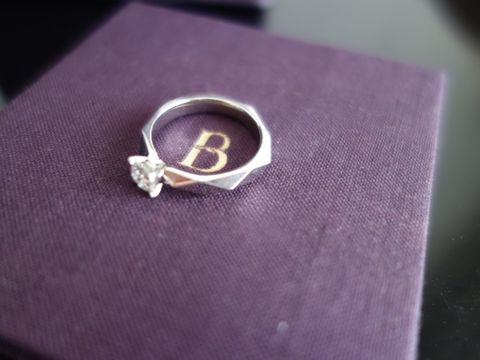 【ブシュロン(BOUCHERON)の口コミ】 ダイヤの透明感と輝きに一目惚れしました。ダイヤを個別に発注出来なかっ…