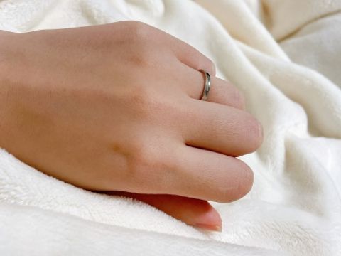 【4℃ BRIDAL(ヨンドシーブライダル)の口コミ】 ストレートでかつ普遍的すぎないデザインを探していました。指輪自体はス…