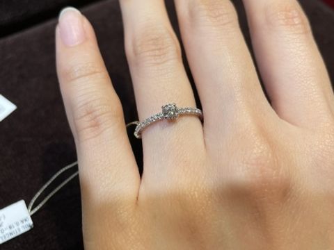 【カルティエ(Cartier)の口コミ】 華奢なデザインが可愛いな、と思ったのでエタンセルを中心に試着をしまし…