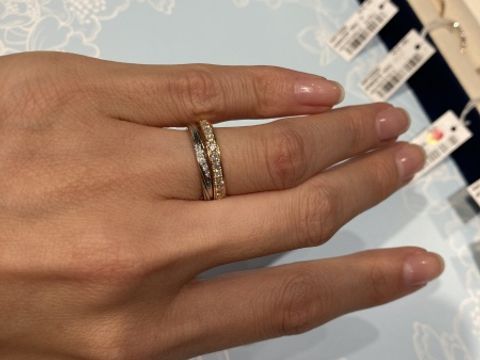 【ヴァンドーム青山(VENDOME AOYAMA)の口コミ】 鍛造製のエタニティーリング。
彫りどめで引っ掛かりがないため日常遣いに…
