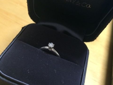 【ティファニー(Tiffany & Co.)の口コミ】 シンプルなデザインなので、いつまでも飽きがこないと思い購入しました。
…