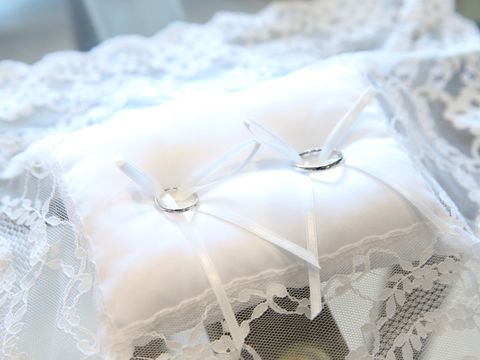 【STAR JEWELRY(スタージュエリー)の口コミ】 スタージュエリーといえば、星のモチーフだと思います。
新婦の指輪には、…