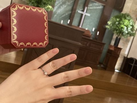 【カルティエ(Cartier)の口コミ】 結婚指輪を派手なものにしたいという希望がありましたので、婚約指輪をシ…