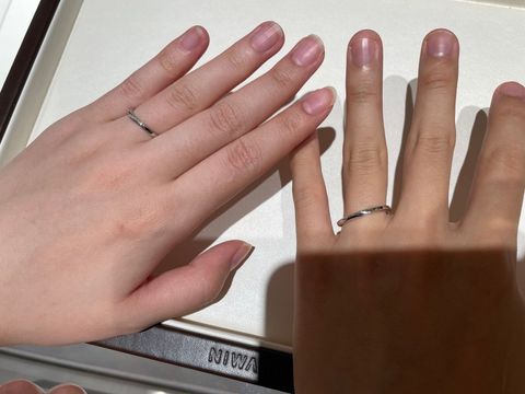 【俄(にわか)の口コミ】 形はウェーブで、デザインは1本をひねって作られたような形で素敵でした。…