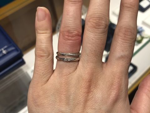 【銀座ダイヤモンドシライシの口コミ】 内甲丸仕上げなので指に馴染みやすく、つけ心地が良かったです。
向きを変…