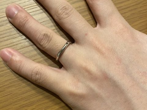 【アイプリモ(I-PRIMO)の口コミ】 デザインはシンプルですが、ウェーブがかっており、デザイン性があり気に…