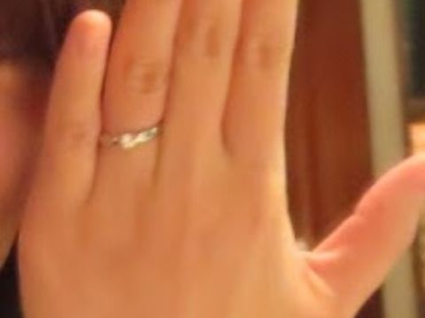 【ティファニー(Tiffany & Co.)の口コミ】 ダイヤモンドの両サイドにくびれのようなデザインがあるために、ダイヤモ…