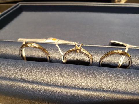 【銀座ダイヤモンドシライシの口コミ】 婚約指輪の1番の決め手はダイヤの輝きです。今回3店舗を見ましたが、輝き…