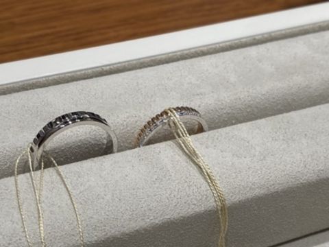 【ブシュロン(BOUCHERON)の口コミ】 キャトルのピンクゴールドです。エタニティリングでダイヤとピンクゴール…