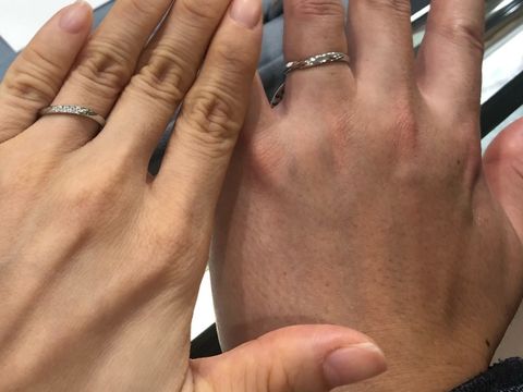 【宝寿堂(ほうじゅどう)の口コミ】 プラチナにメレダイヤが入ったストレートの指輪です。
ストレートのため、…