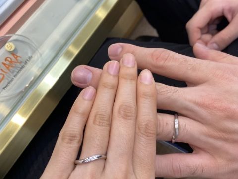 【Something Blue(サムシングブルー)の口コミ】 S字で流線型のクールな感じの指輪でした。つけ心地もよくとても気に入りま…