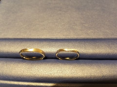 【銀座ダイヤモンドシライシの口コミ】 あまり指輪のことをあまり分からず伺いましたが、色々と詳しく説明頂けま…