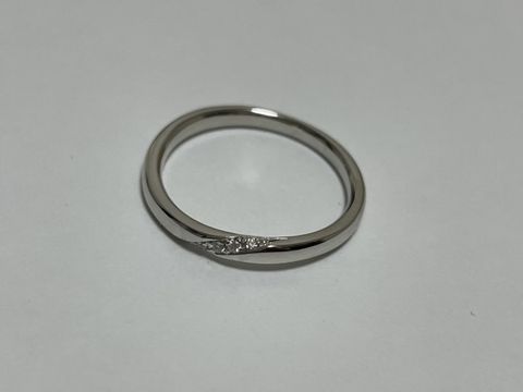 【アイプリモ(I-PRIMO)の口コミ】 シンプルながら、５つもダイヤが付いているさりげない輝きに惹かれて試着…