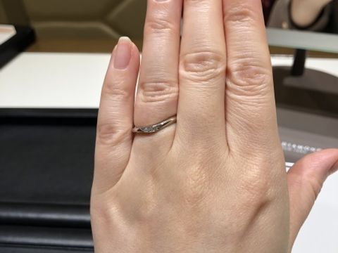 【ラザール ダイヤモンド(LAZARE DIAMOND)の口コミ】 気に入った指輪はダイヤモンドの数、面積は少ないながらも、ダイヤモンド…