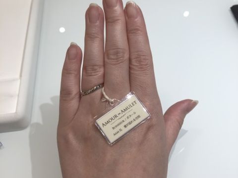 【AMOUR AMULET(アムール・アミュレット)の口コミ】 さりげないコンビネーションの指輪でとてもかわいかったです。ゴールドが…