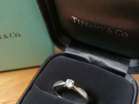 【ティファニー(Tiffany & Co.)の口コミ】 シンプルなデザインの婚約指輪がほしくて探していました。自己主張しすぎ…
