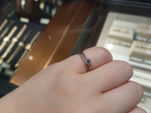 【agete(アガット)の口コミ】 普段からageteの華奢で繊細なデザインが好きで、結婚指輪も期待通りのデザ…