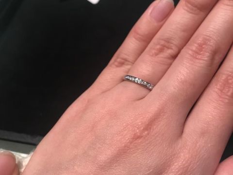 【ティファニー(Tiffany & Co.)の口コミ】 挟むようになったデザインでダイヤが引っかからない。ハーフエタニティの…